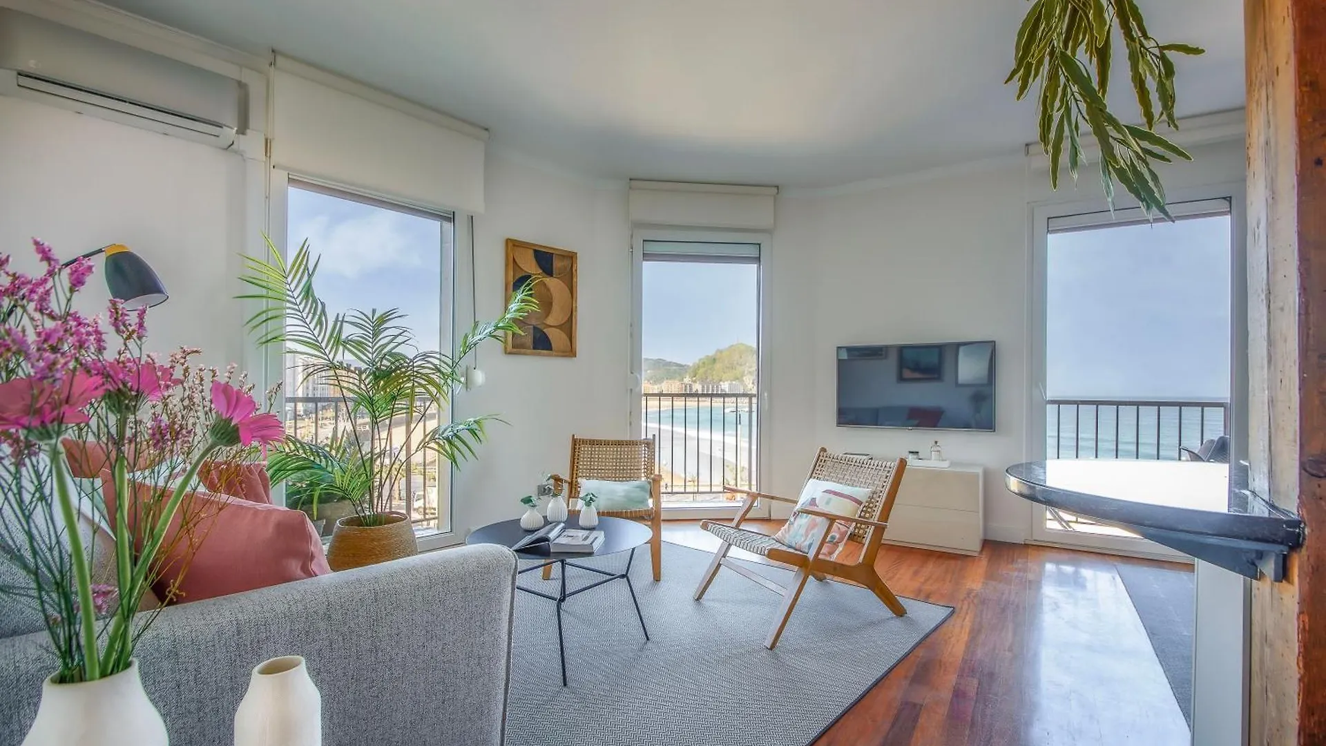Sea Views From 4 Balconies Walk Score 90 location